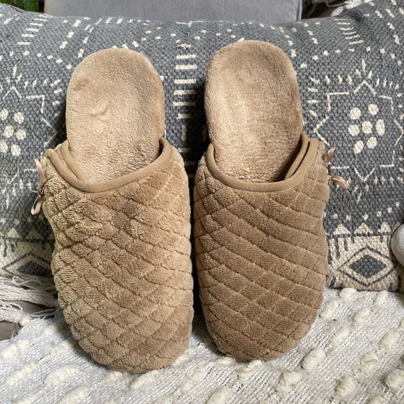 {Vionic} Adilyn Slipper - Picture 3 of 7